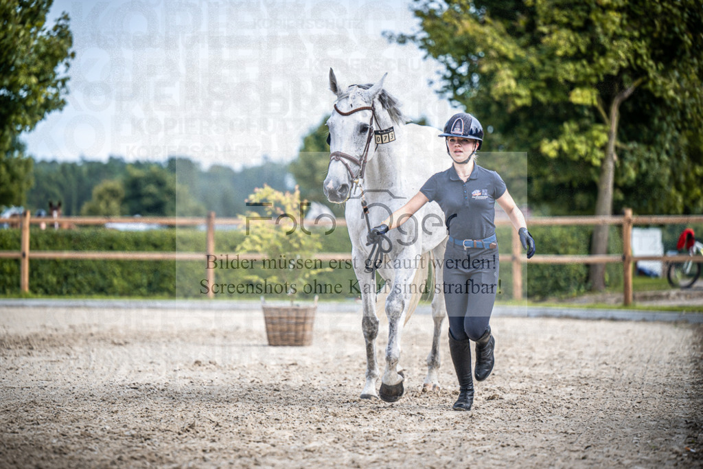 DOS_1822 | Entdecke hochwertige Reitturnierfotos von Foto Oger. Professionell, emotional und authentisch – jetzt Lieblingsmomente im Shop bestellen.Deutschlandweite Turnierfotografie. - Realisiert mit Pictrs.com
