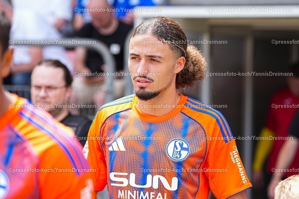 xYDR20072501054 | 20.07.2025, xydrx, Fußball, Rot Weiss Ahlen - FC Schalke 04, Testspiel, Wersestadion: Taylan Bulut (FC Schalke 04 #31)
