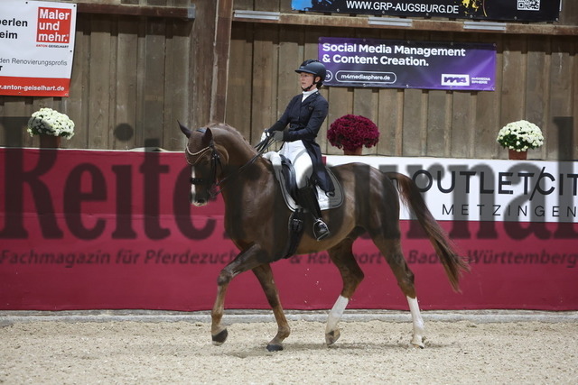 Reutlingen_2024_Prfg.Nr.04_Intermediaire I_Kür_Leonie Moll_Equidiamonds Bright Bellini (5) | Alle Fotos der Reiterjournal Fotografin Doris Matthaes im Reiterjournal Online-Fotoshop. - Realisiert mit Pictrs.com