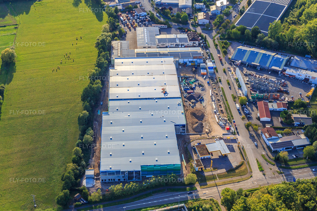 Luftbild: Baustelle zum Bau des neuen Logistikpark der HANSAINVEST und DFI-Real-Estate Kandel nach Abriss des OBI-Markts im Ortsteil Minderslachen in Kandel im Bundesland Rheinland-Pfalz in Deutschland. – Foto: IMG_149498.jpg vom 31.08.2025 durch Werner Riehm/FLY-FOTO.de – Auflösung des Originals: 5074 x 3383 px – Entdecke HANSAINVEST | Kapital-verwaltungs-gesellschaft: Hansainvest – DFI Real Estate - Driving Future Innovation