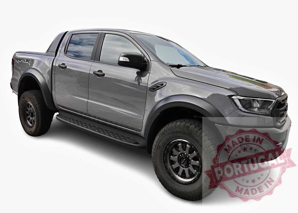 Ford Ranger Raptor pickup truck showing off-road capabilities, parked on white background | Powerful Ford Ranger Raptor pickup truck showcasing its rugged design and off-road features - Realisiert mit Pictrs.com