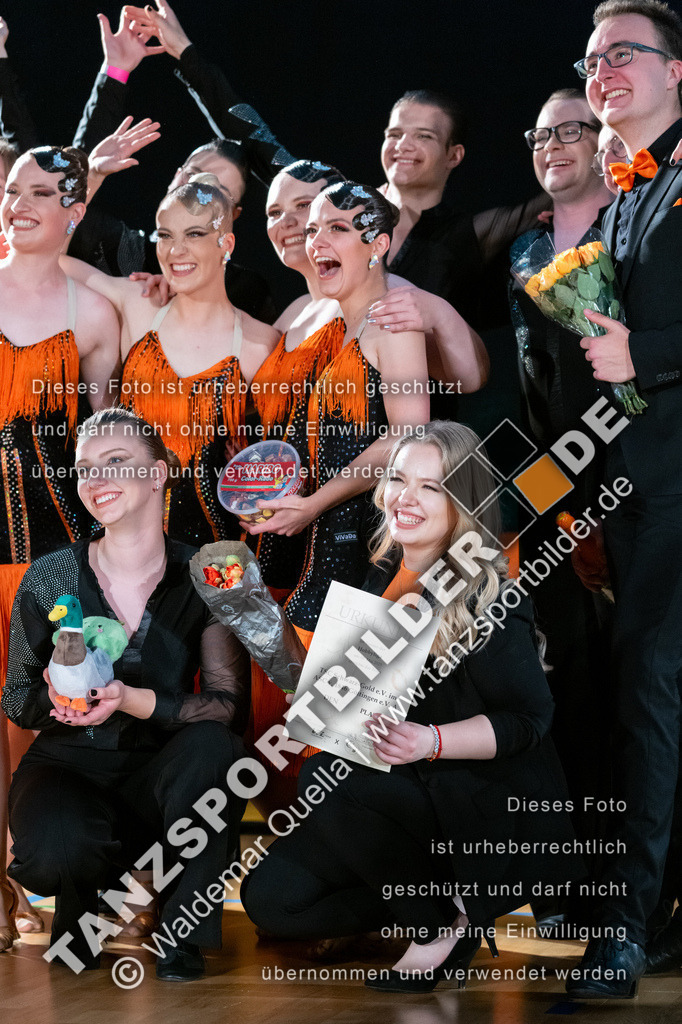 20250503-01204 | Hier finden Sie Tanz Bilder vom Latein und Standard Formationen tanzen. Sportbilder vom Tanzsport. Schöne Fotos und von Weltmeisterschaft, Europameisterschaft, Bundesliga, Regionalliga, Oberliga und Landesliga sowie von GOC Stuttgart, DanceComp, WM Bremen