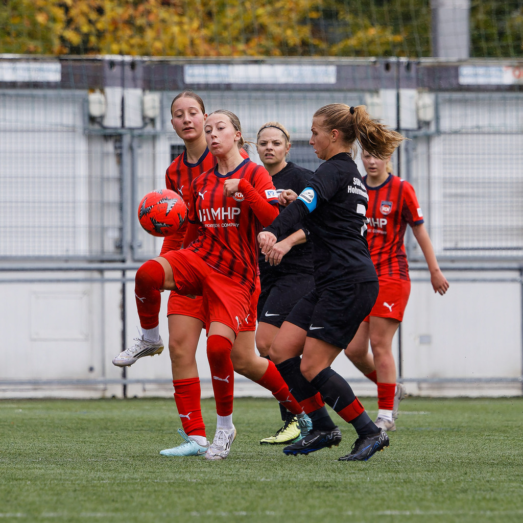 FCHHOH_251005_0372 | 1.FC Heidenheim 1846 II vs. SGM Hohenmemmingen/Sontheim, Fußball, Frauen, Bezirksliga, 2025/2026, 4. Spieltag, 05.10.2025 in Heidenheim, Kunstrasen b. Voith-Arena West(Foto: Michael Bulling) - Realisiert mit Pictrs.com