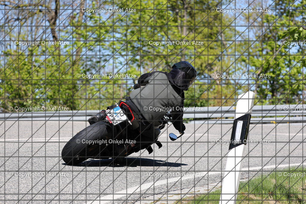 IMG_7342 | Fotograf am Kyffhäuser. Onkel Atze. Kyffhäuser Rennstrecke. Café36. Motorsportfotografie. - Realisiert mit Pictrs.com