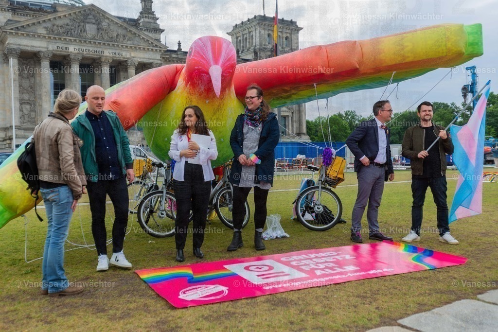 220517_IDAHOBITA_GruFueA-1 | Vanessa Kleinwächter - Realisiert mit Pictrs.com