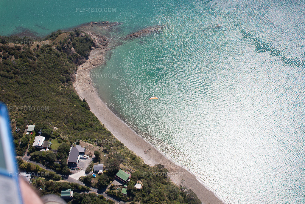 Aerial view: View of the town in the district Wyuna Bay in Coromandel in the state Waikato, New Zealand. – Photo: IMG_55687.jpg taken on 01/12/2013 by Werner Riehm/FLY-FOTO.com – Resolution of the original: 4752 x 3168 px