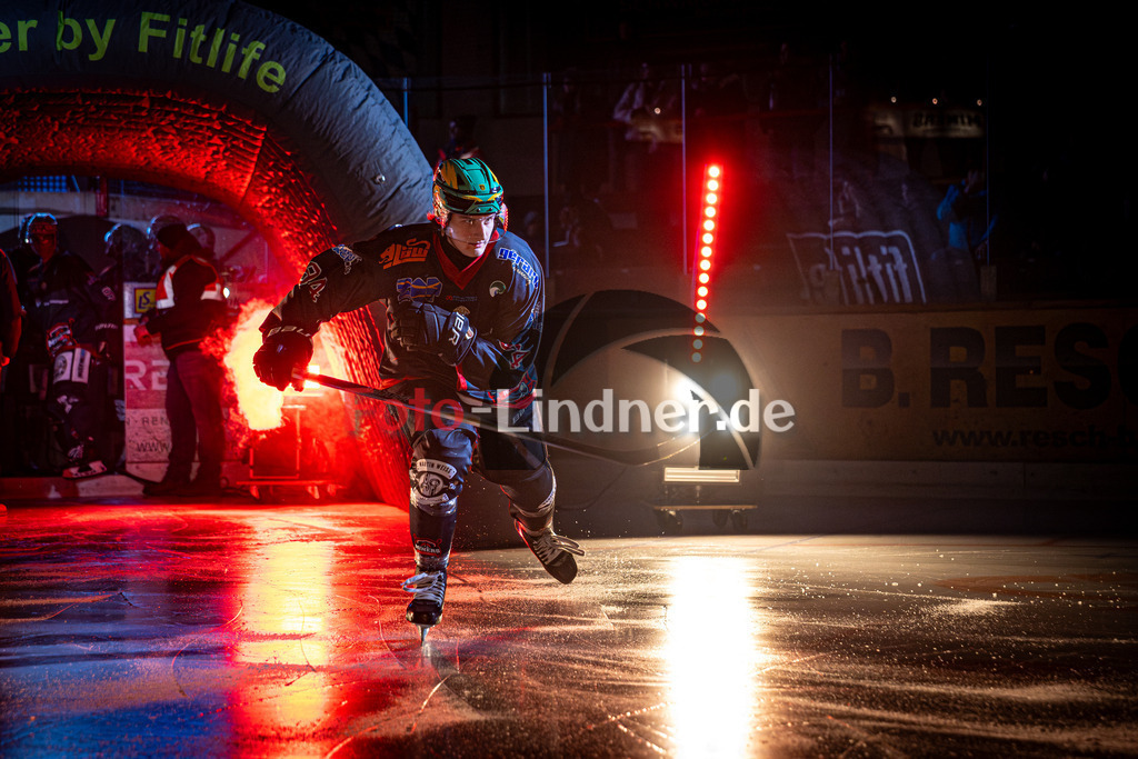 Peißenberg MINERS gegen ESV Buchloe PIRATES | Eishockey Bayernliga 2025/26 Vorrunde 29. Spieltag, Peißenberg MINERS gegen ESV Buchloe PIRATES, 20260123,Einlauf, Eröffnung, Tunnel,2026-01-23 in Peißenberg (flatbuy Arena Peißenberg), Korbinian HOPPER (MINERS 94)Copyright: WolfgangxLindner www.foto-lindner.de