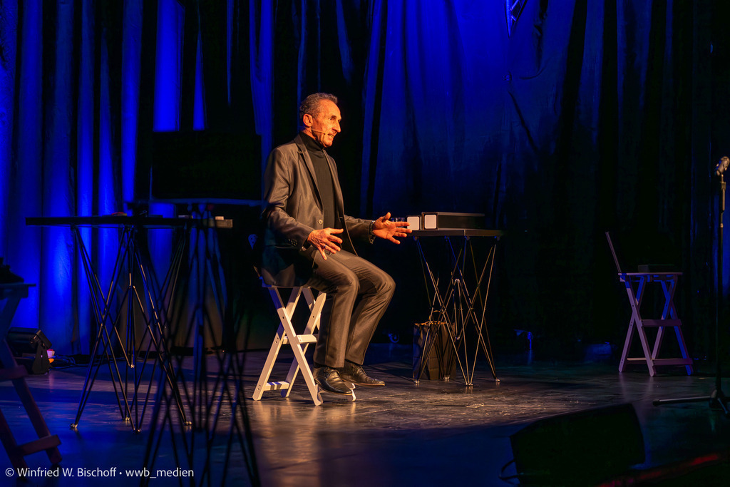 wwb-2412-0048 | <Fotografie> <Video> <Film> <Winfried Bischoff> - Realisiert mit Pictrs.com