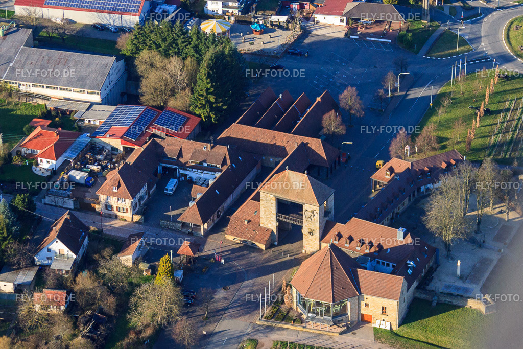 Deutsches Weintor Pfalz https://www.deutsches-weintor-restaurant.de/ | Luftbild: Deutsches Weintor Pfalz https://www.deutsches-weintor-restaurant.de/ im Ortsteil Schweigen in Schweigen-Rechtenbach im Bundesland Rheinland-Pfalz in Deutschland. Foto: IMG_62338.jpg vom 24.02.2014 durch Werner Riehm/FLY-FOTO.de - Realisiert mit Pictrs.com