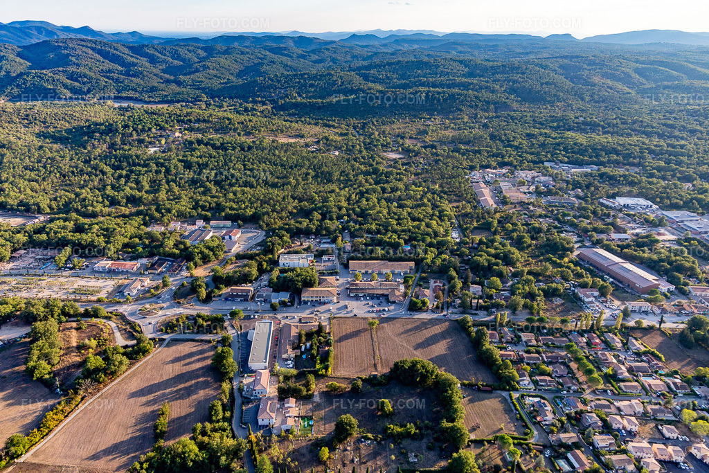 Aerial view: View of the town in Montauroux in the state Var, France.Photo: IMG_129530.jpg taken on 09/18/2021 by Werner Riehm/FLY-FOTO.comResolution of the original: 5390 x 3593 px