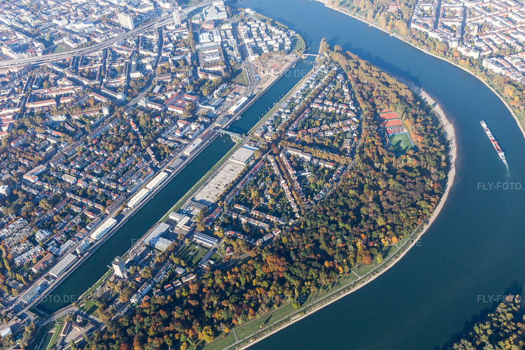 Luftbild: Parkinsel im Ortsteil Süd in Ludwigshafen im Bundesland Rheinland-Pfalz in Deutschland. Foto: IMG_095399.jpg vom 30.10.2016 durch Werner Riehm/FLY-FOTO.de