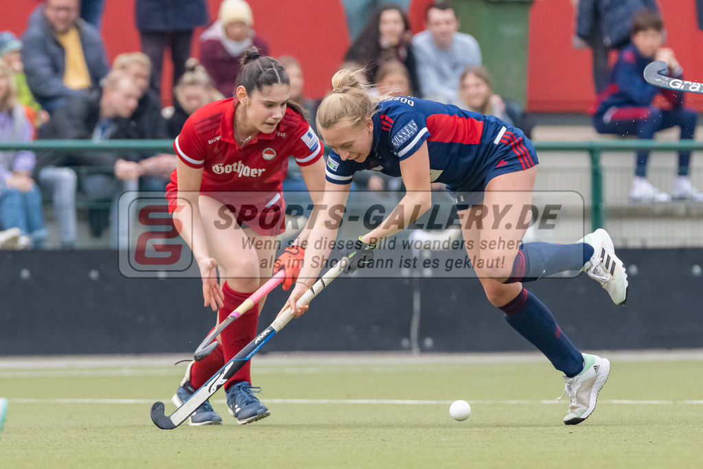 HK_20230416_107039 | 1. Bundesliga Damen Düsseldorfer HC - Rot-Weiss Köln am 16.4.2023 DHC Düsseldorf, Düsseldorf , Fee Mazkour ( Rot-Weiss Köln #24 ) , Sara Strauss ( Düsseldorfer HC #11 )