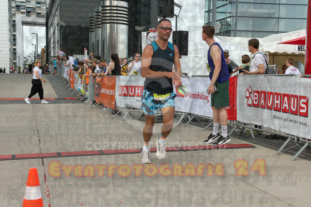 250920_1516_EX1_8694 | Sportfotografie im Rhein-Sieg Kreis, Köln, Bonn, NRW, Rheinland Pfalz, Hessen, etc. Unser Tätigkeitsfeld umfasst den Laufsport vom Volkslauf über den Marathon, Duathlon, Triathon bis zum Ultralauf wie Kölnpfad Ultra oder Schindertrail.
