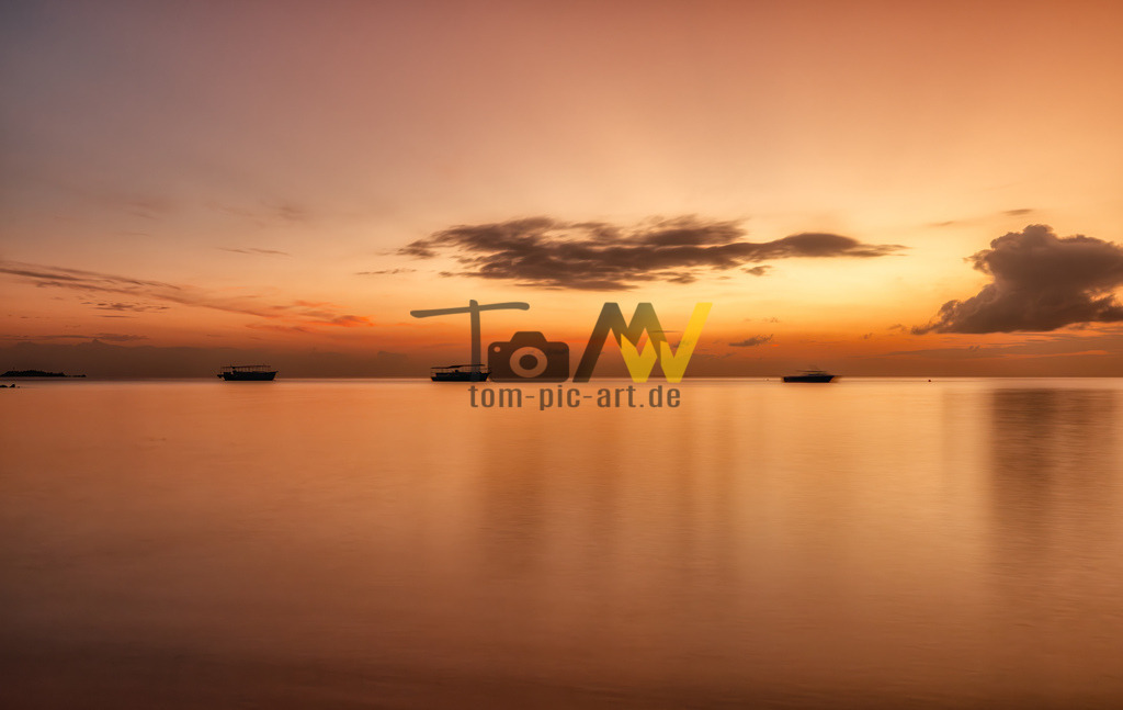 Sonnenaufgang auf den Malediven | Hochauflösende und hochwertige Bilder und Fotos.Kommerzielle oder private Nutzung ✔ Bilder downloaden✔ Acryl ✔ Leinwand ✔ Poster ✔
 - Realisiert mit Pictrs.com