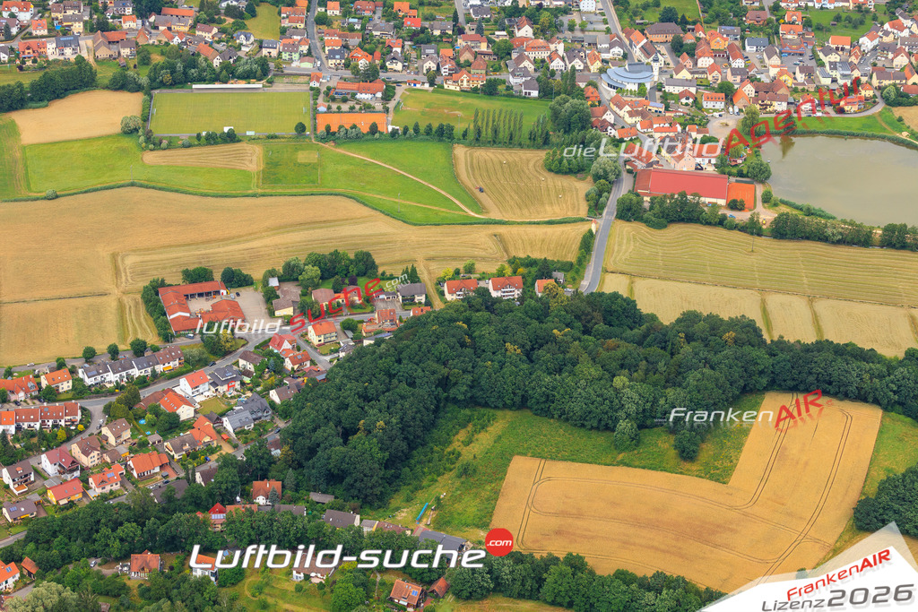 Die Luftaufnahme Dellern - Stegaurach wurde vom UL-Flugzeug (keine Drohne) aus fotografiert.Hohe Druck- Auflösung-die Geschenkidee!