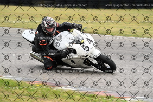 25bt02-0899 | markuskiefer.com - Realisiert mit Pictrs.com