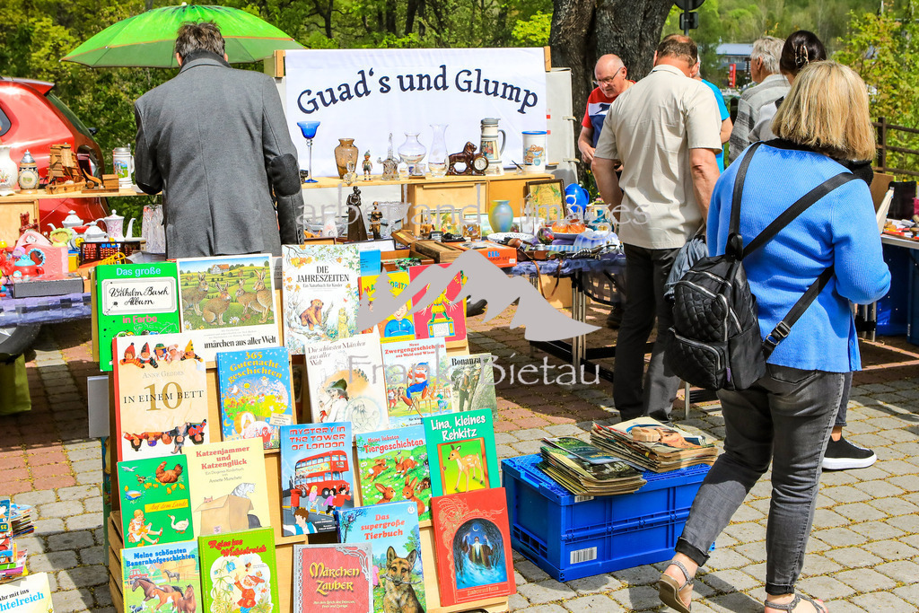 OE7A5547 | Spaß, reden und feilschen gehört zum Treiben auf dem Flohmarkt