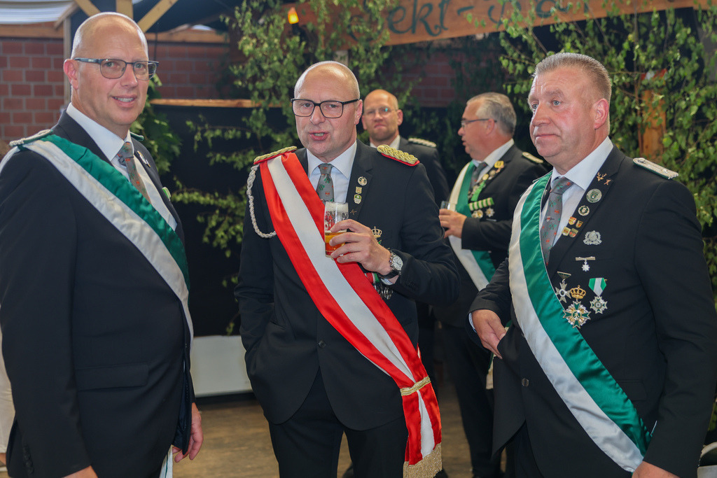 top-top.de-250704-017 | Foto, Video, Fotografie, Videografie, Fotobox, DJ, Discjockey, Musik, Musikbox, Veranstaltung, Photobooth, Amazon, Ebay, Buchtipp, Bestseller, Autor, Verlag, Buch, Wesel, Hamminkeln, NRW, Dinslaken, Rees, Drohne, Hochzeit, Party, Fotobox, Wesel, Fotograf