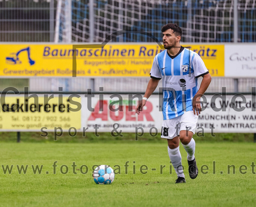 2023-08-05_025_FC_Langengeisling_gegen_SVN_Muenchen | Erding, Deutschland, 05.08.2023:
Fußball, Bezirksliga Oberbayern Ost 2023 / 2024, 2. Spieltag, FC Langengeisling gegen SVN München, Endergebnis: 1:3

Mehmet Köse (SVN München, #18)

Foto: Christian Riedel / fotografie-riedel.net