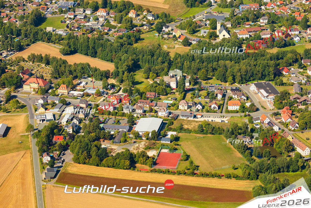 Luftaufnahme der Stadt Marktleuthen - Die Luftaufnahme wurde 2025 vom UL-Flugzeug heraus erstellt ( keine Drohne ) - Hochauflösende Luftaufnahme - für professionelle Ausdrucke geeignet. Die Geschenkidee !Mit Lizenz und Bildrechte bestellbar