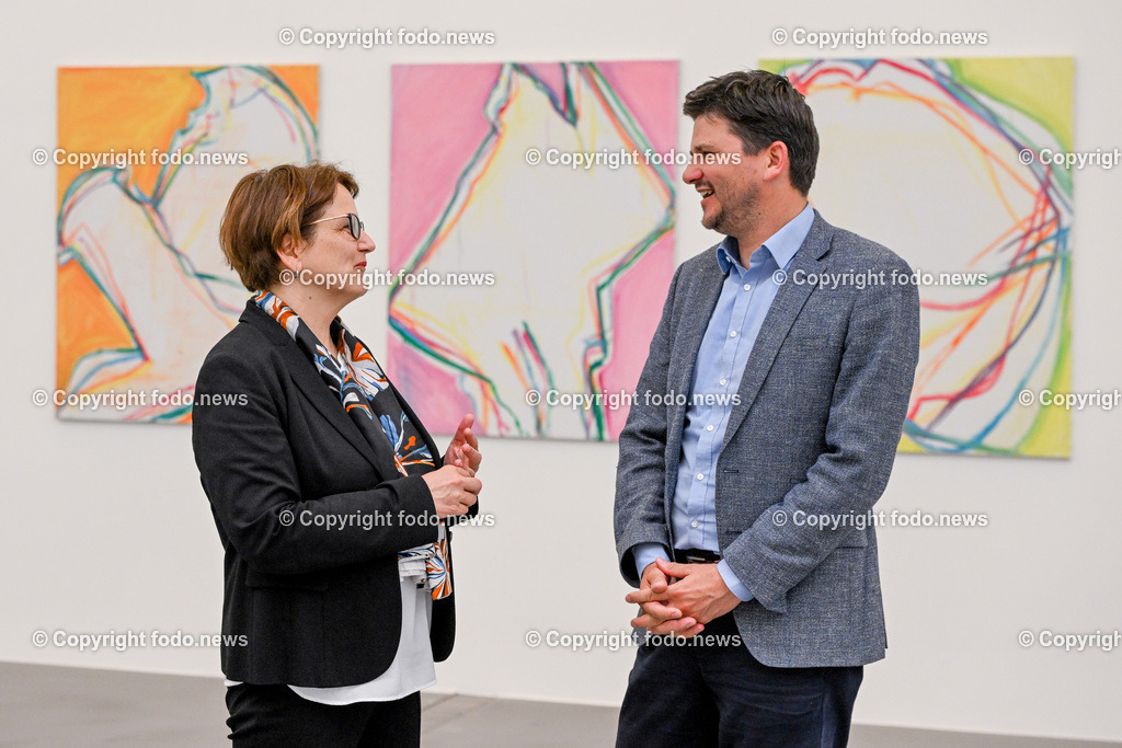 Lentos Kunstmuseum_ Hemma Schmutz und Gernot Barounig_ 04.05.2023-6 | 04.05.2023, Linz, AUT, Lentos Kunstmuseum, im Bild Hemma Schmutz (Kuenstlerische Direktorin Lentos Kunstmuseum), Gernot Barounig (Kaufmaennischer Direktor Lentos Kunstmuseum)