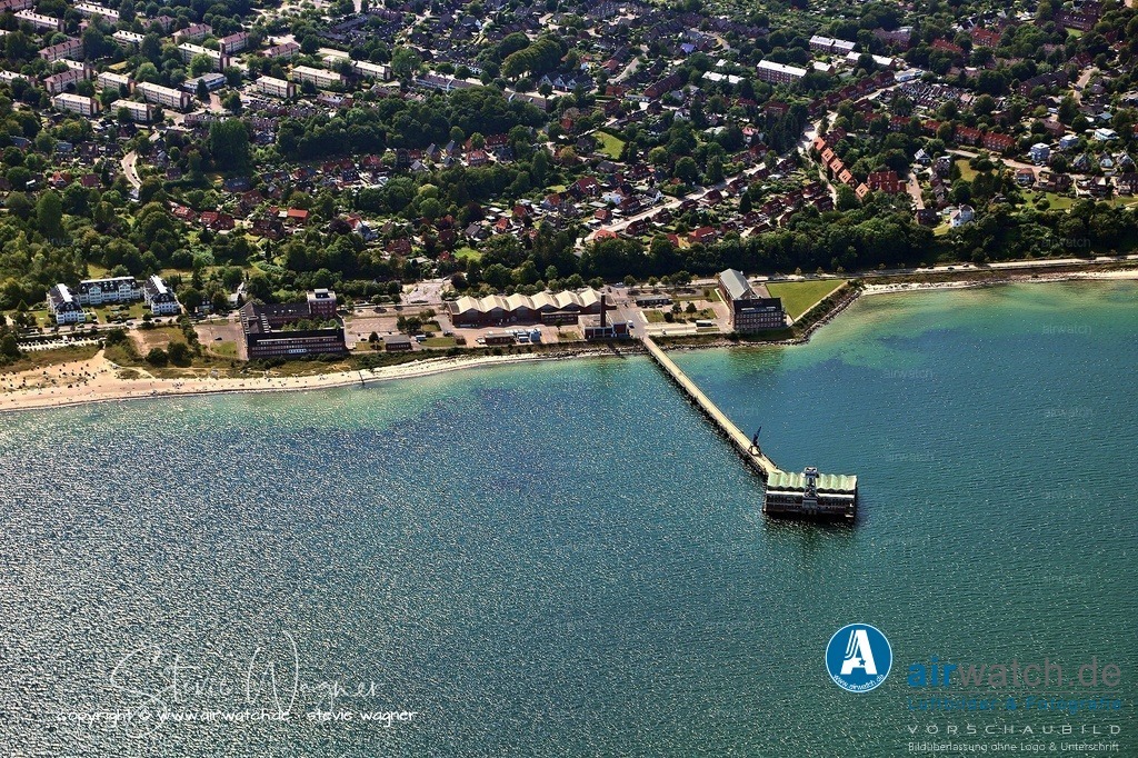 Luftbild Eckernförde - Zusätzlich zu ihren technischen Aufgaben ist die WTD 71 in internationale Forschungsprojekte involviert | Zusätzlich zu ihren technischen Aufgaben ist die WTD 71 in internationale Forschungsprojekte involviert, wie beispielsweise im Rahmen des europäischen Projekts EDF-UTS, das sich mit der Optimierung von Tasking/Missioning unter Nutzung akustischer Unterwasserkommunikation beschäftigt.