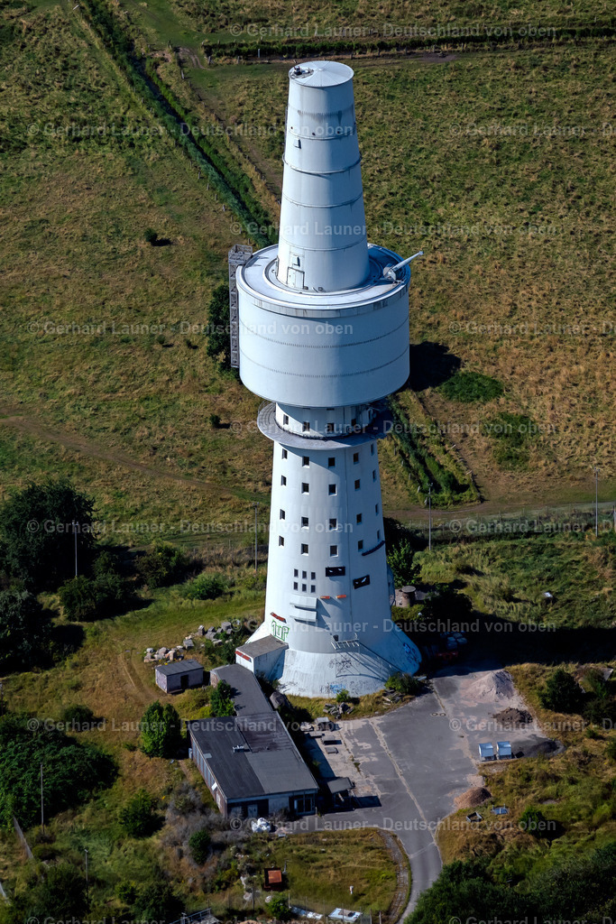 4038073 | PELZERHAKEN 07.08.2020 Fernmeldeturm " Ehemaliger Fernmeldeturm M des Marinefernmeldesektors 73 Pelzerhaken " am Strandweg in Pelzerhaken im Bundesland Schleswig-Holstein, Deutschland. // Television Tower " Ehemaliger Fernmeldeturm M of Marinefernmeldesektors 73 Pelzerhaken " in Pelzerhaken in the state Schleswig-Holstein, Germany. Foto: Gerhard Launer