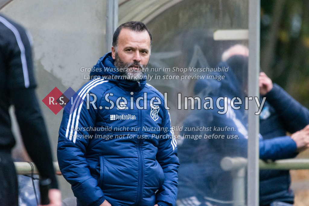 Fußball, Saison 2022/23, Oberliga Hamburg, WTSV Concordia Hamburg - Niendorfer TSV, Sportpark Hinschenfelde (Hamburg), 13.11.2022, 19. Spieltag | Ali Reza Farhadi (NTSV, Trainer)