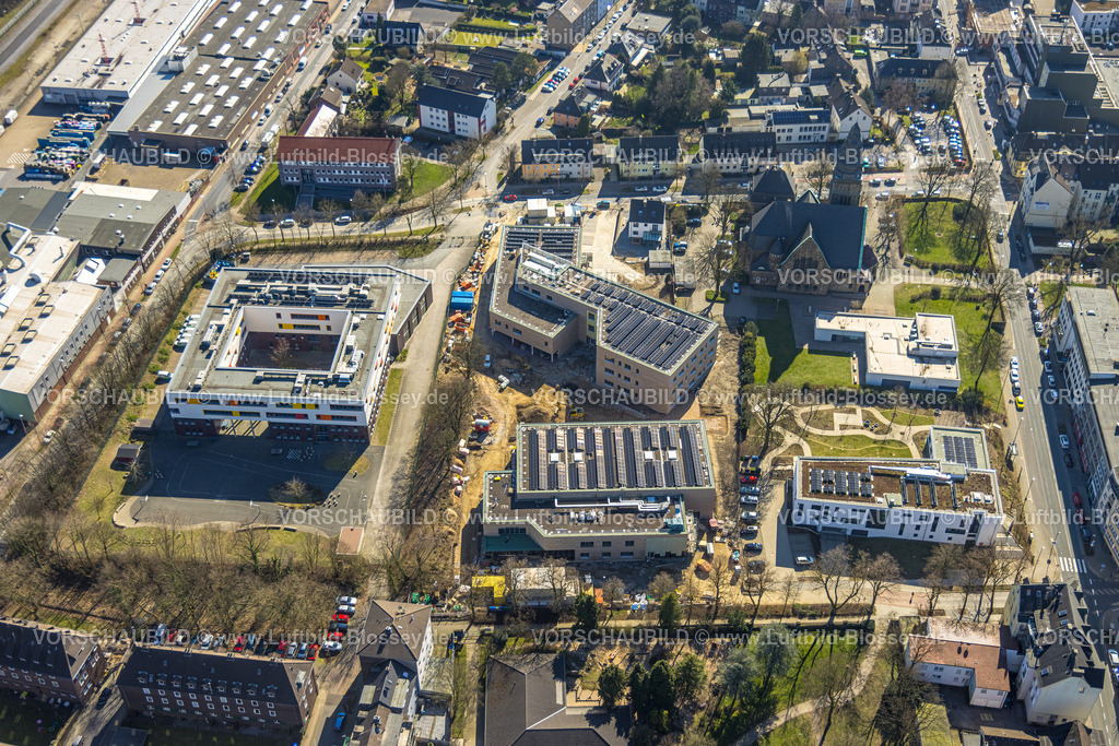 Velbert240301523 | Luftbild, Baustelle mit Neubau Grundschule zwischen Kurze Straße und Grünstraße, Martin-Luther-King-Schule, Hospiz Velbert, evang. Christuskirche und Gemeindehaus, Velbert, Ruhrgebiet, Nordrhein-Westfalen, Deutschland
