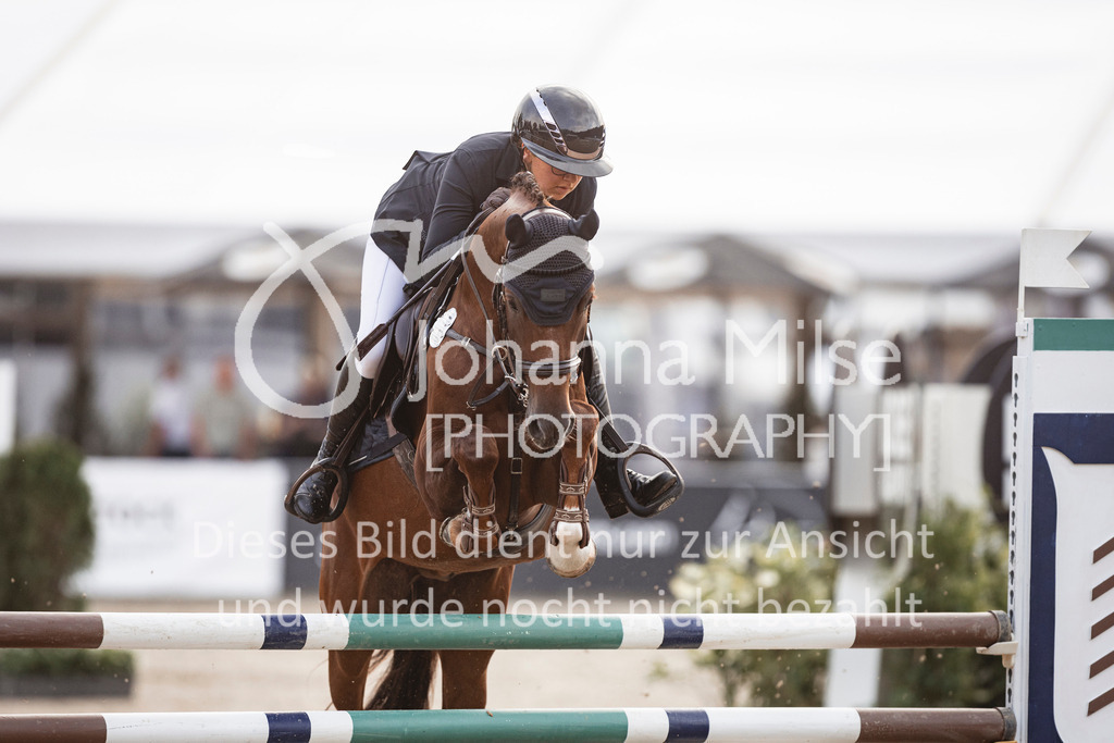 240906_BuCha_PonyA-5j-113 | Deine schönsten Turniermomente als professionelle Fotos! Entdecke hochwertige Pferdesport-Fotografie im Online-Shop. Jetzt Fotos finden & bestellen!