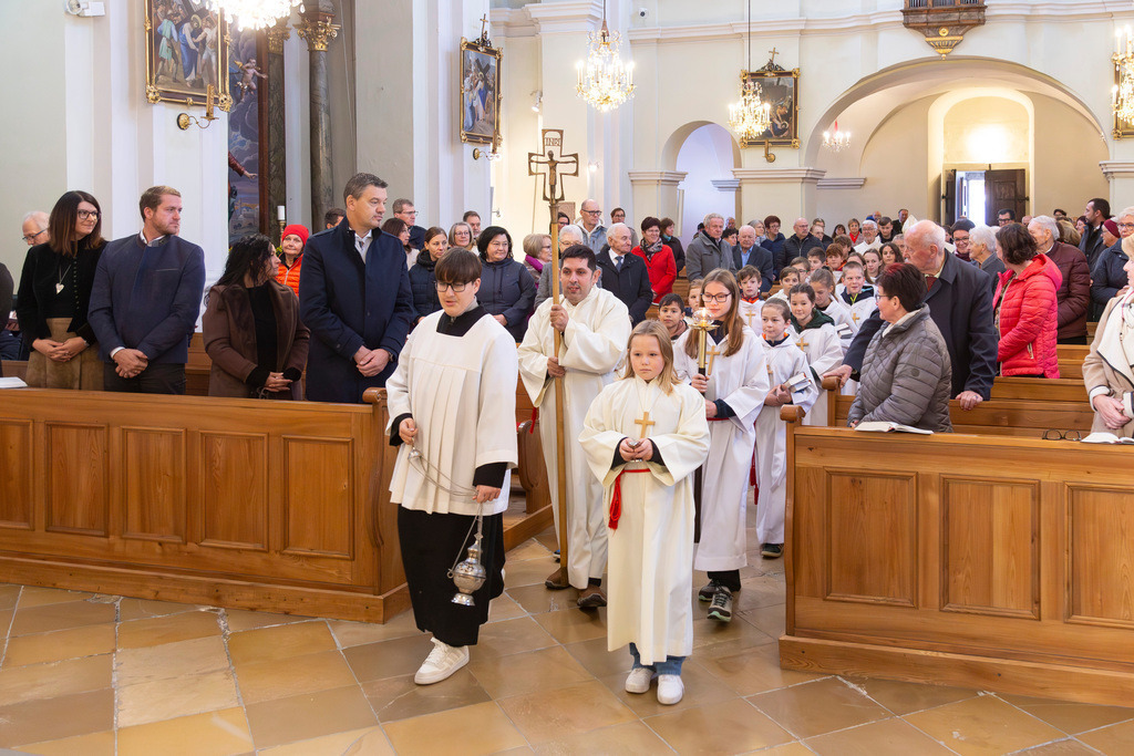 Festmesse-012 | Fotodoku der Festmesse anläßlich der Seligsprechung von Maria Theresia LEDOCHOWSKA 1975, zelebriert von Altbischof DDr. Klaus Küng und Pfarrer Mag. Zenon PAJAK in der Pfarrkirche Loosdorf. 