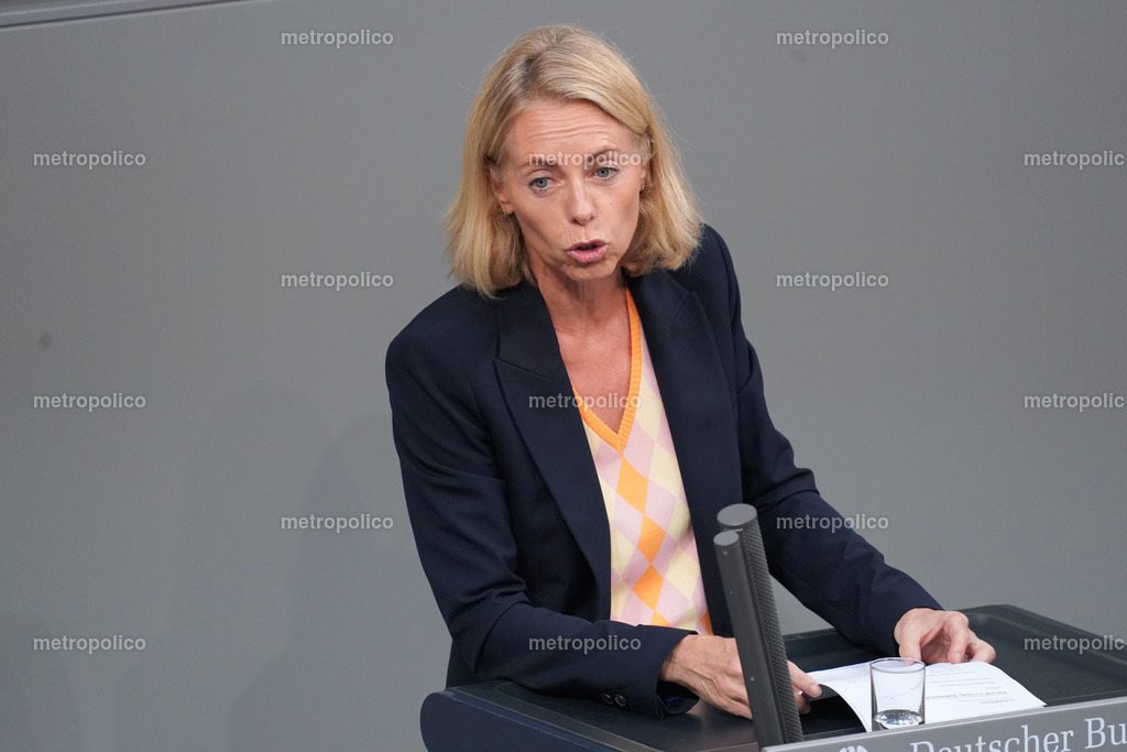 Claudia Raffelhüschen (3) | Metropolico