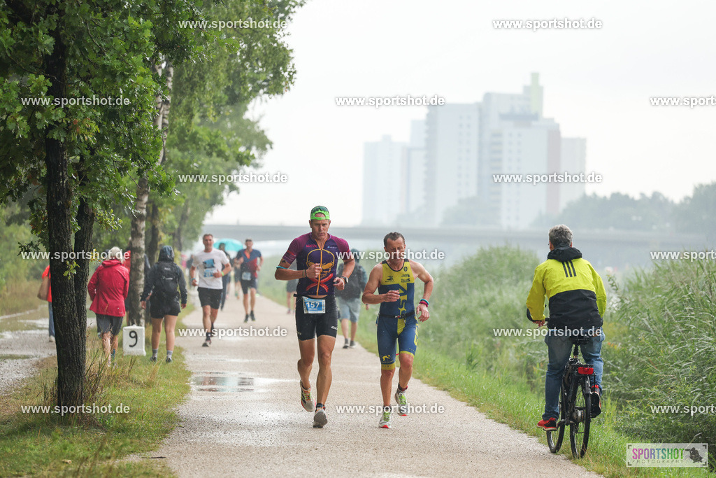 LUR_1043 | 34. M-net Erlanger Triathlon 2025 #erlangertriathlon  #mnettriathlon2025 #mnettriathlon #team #olympischedistanz #mitteldistanz #triathlon #maindonaukanal  #erlangertriathlon2025 #yourpictrs #tv1848 #tv1848erlangen  #triathlonbayern #sportinerlangen #demsportverbunden #sportshot_your_pictrs Copyright: www.sportshot.de