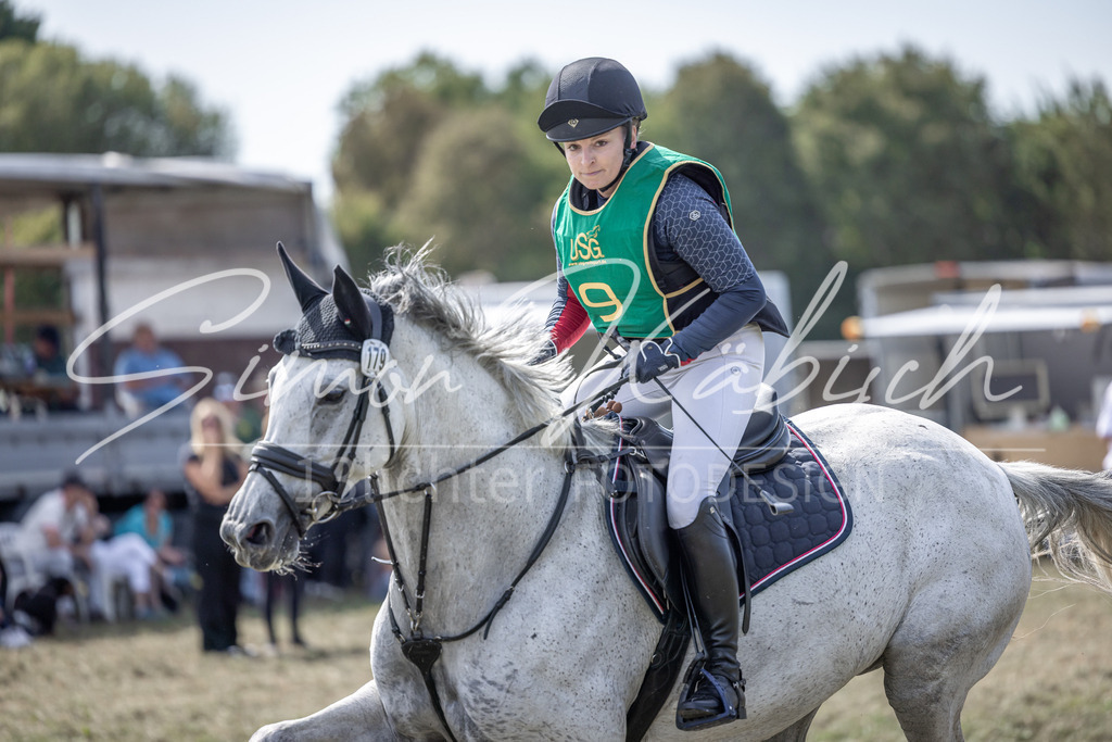 20250907-_3LI1202 | Tierfotografie Pferde, Hunde, Katzen, Haustiere.
Turnierfotografie Reitturniere, Reiten, Springreiten, Dressur in Hanau, dem Main-Kinzig-Kreis und dem Rhein-Main- Gebiet um Frankfurt