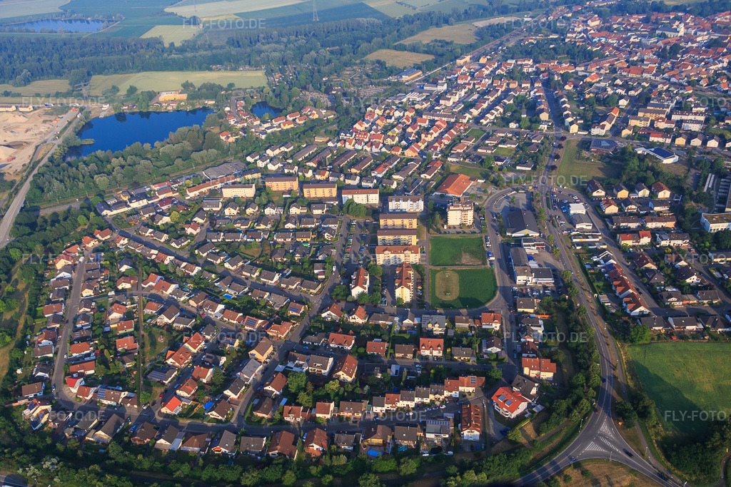 Luftbild: Schwarzwaldstr in Philippsburg im Bundesland Baden-Württemberg in Deutschland. Foto: IMG_080525.jpg vom 12.06.2015 durch Werner Riehm/FLY-FOTO.de