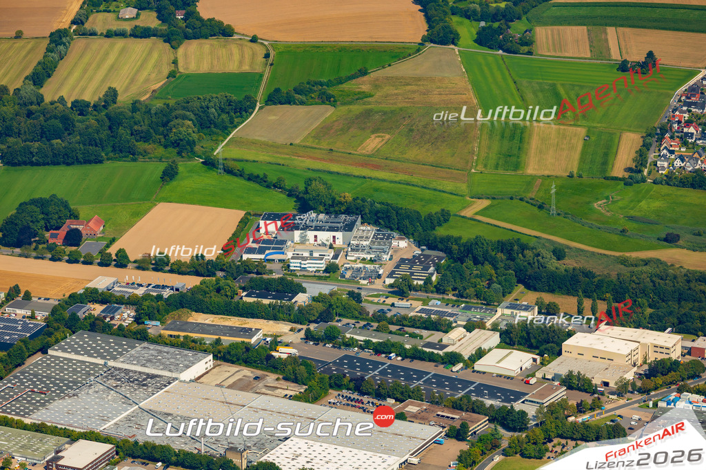 Luftbild Vs Google Maps  Herringhausen  Herford -Das Luftbild wurde 2025 vom UL-Flugzeug heraus erstellt ( keine Drohnenluftbilder ) - Hochauflösende Luftaufnahme -Nicht vergleichbar mit Google Maps oder Satelittenbilder- Die Geschenkidee !Mit Lizenz und Bildrechte bestellbar