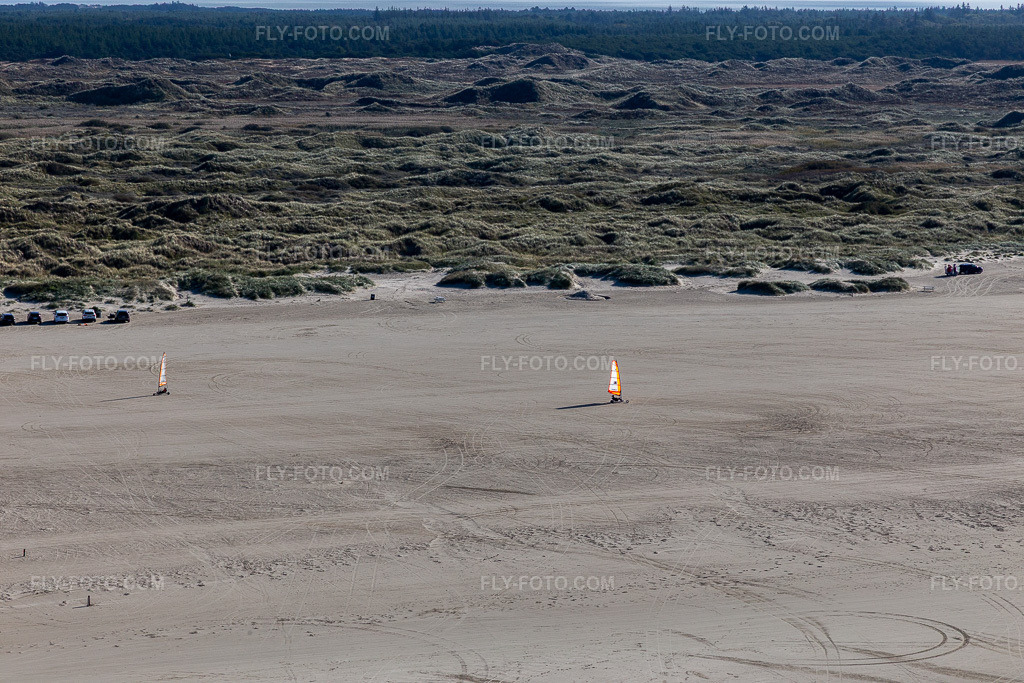 Aerial view: Buggies and kiteboarders on the sandy beach in Fanø in the state South Denmark, Denmark.Photo: IMG_118619.jpg taken on 09/21/2019 by Werner Riehm/FLY-FOTO.comResolution of the original: 5472 x 3648 px