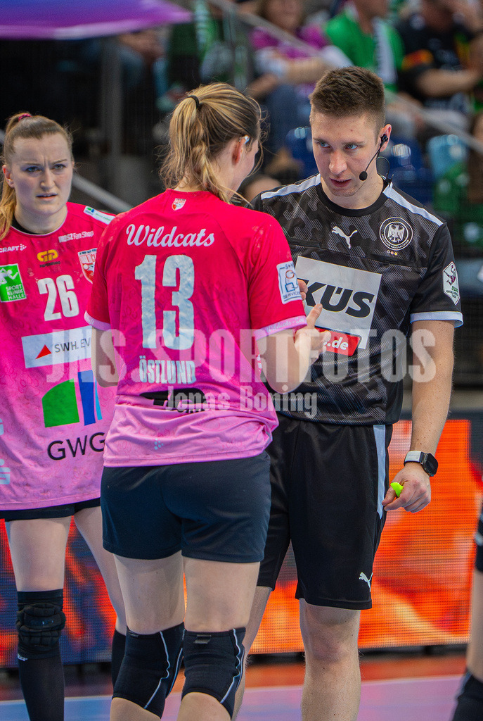Handball I Frauen I Saison 2025-2026 I 1. HBF I 15. Spieltag I VFL Oldenburg - SV Union Halle-Neustadt 0088 | Madeleine Östlund (13, SV Union Halle-Neustadt)  - Realisiert mit Pictrs.com