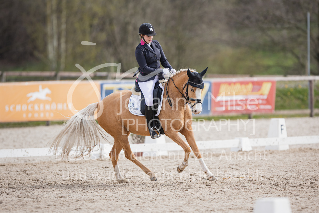 230410_Frühlingsfest_A-Dressur-528 | Deine schönsten Turniermomente als professionelle Fotos! Entdecke hochwertige Pferdesport-Fotografie im Online-Shop. Jetzt Fotos finden & bestellen!