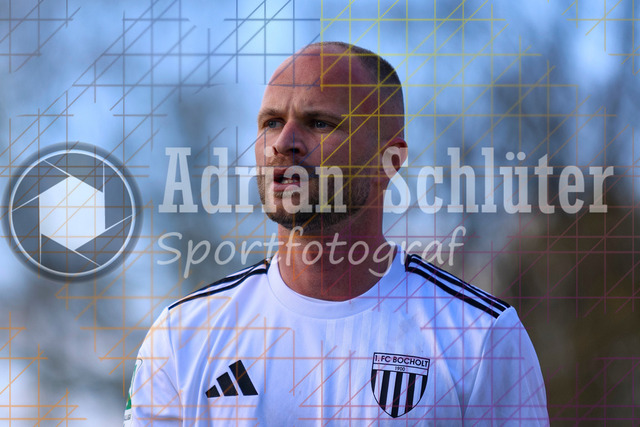 28.03.2026 GER, Fussball, Herren, Niederrhein Pokal Halbfinale, Saison 2025/2026, 1. FC Bocholt - MSV Duisburg | Patrick Kurzen (Bocholt) schaut 