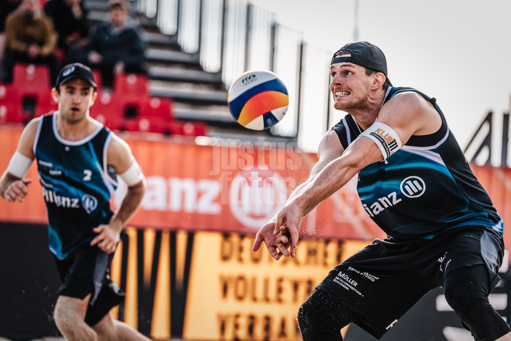 Sportart | Geschlecht | Saison 2022/2023 | Liga | Team1 vs. Team2 | TT.MM.JJJJ | Richard Peemüller nimmt den Ball an