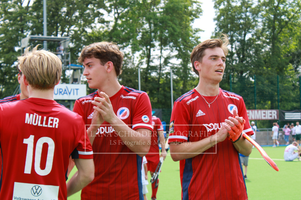 Hugo von Montgelas , Raphael Hartkopf und Linus Müller BUNDESLIGA HERREN VF3 MHC-CHTC 21.05.2023 | lanaschraderfotografie - Realisiert mit Pictrs.com