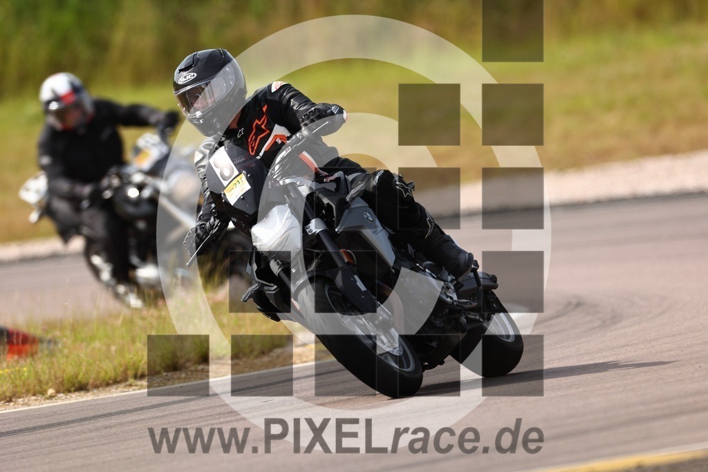 0008-20240629_00511 | Schöne Erinnerungen an spannende Momente - das festzuhalten ist unser Job. PIXELrace.de ist seit 2003 auf den Rennstrecken Europas unterwegs um die Action draußen beim Fahren und die wunderbare Stimmung imm Fahrerlager für euch einzufangen.