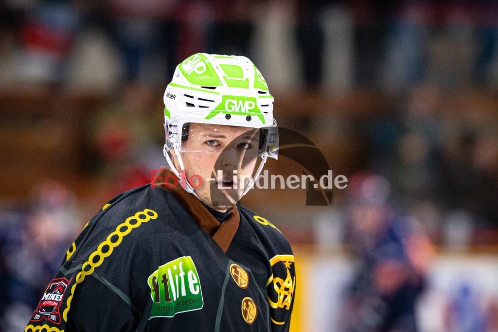 TSV Peißenberg MINERS gegen ESC Kempten SHARKS | Eishockey Bayernliga Herren Pre-Playoffs 2024/25, TSV Peißenberg MINERS gegen ESC Kempten SHARKS, 20250131,Florian HÖFLER (MINERS 10) beim Aufwärmen,2025-01-31 in Peißenberg (Eisstadion Peißenberg)Florian HÖFLER (MINERS 10)Copyright: WolfgangxLindner foto-lindner.de