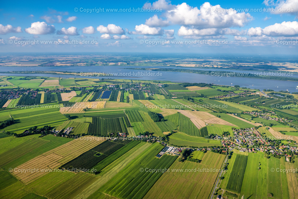 Bützflether_Moor_Barnkrug_ELS_5217060822 | BARNKRUG 06.08.2022 Straßendorf in Kehdingen " Bützflethermoor" im Elb Marschland " in Barnkrug im Bundesland Niedersachsen, Deutschland. // Street village in Kehdingen " Buetzflethermoor im Elb Marschland " in Barnkrug in the state Lower Saxony, Germany. Foto: Martin Elsen