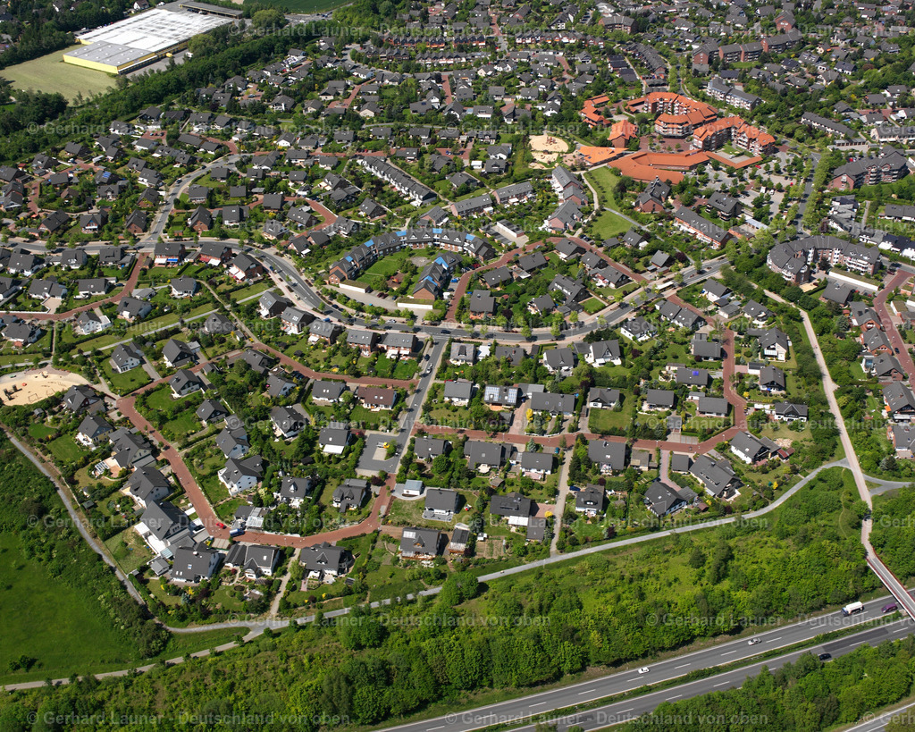 2638418 | GOSLAR OHLHOF 09.06.2006 Wohngebiet - Mischbebauung der Mehr- und Einfamilienhaussiedlung  in Ohlhof im Bundesland Niedersachsen, Deutschland // Residential area - mixed development of a multi-family housing estate and single-family housing estate  in Ohlhof in the state Lower Saxony, Germany Foto: Gerhard Launer