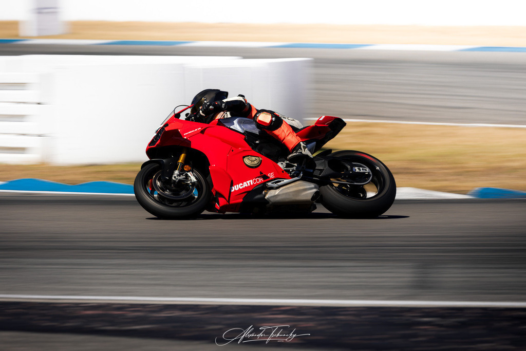 Ducati Trackday Hockenheimring 2026 | Entdecken Sie die faszinierende Welt von Alexander Tschuncky Arts: Kreative Fotografie, atemberaubende Automobilkunst und hochwertiger Bilderdruck. Lassen Sie sich inspirieren! - Realisiert mit Pictrs.com