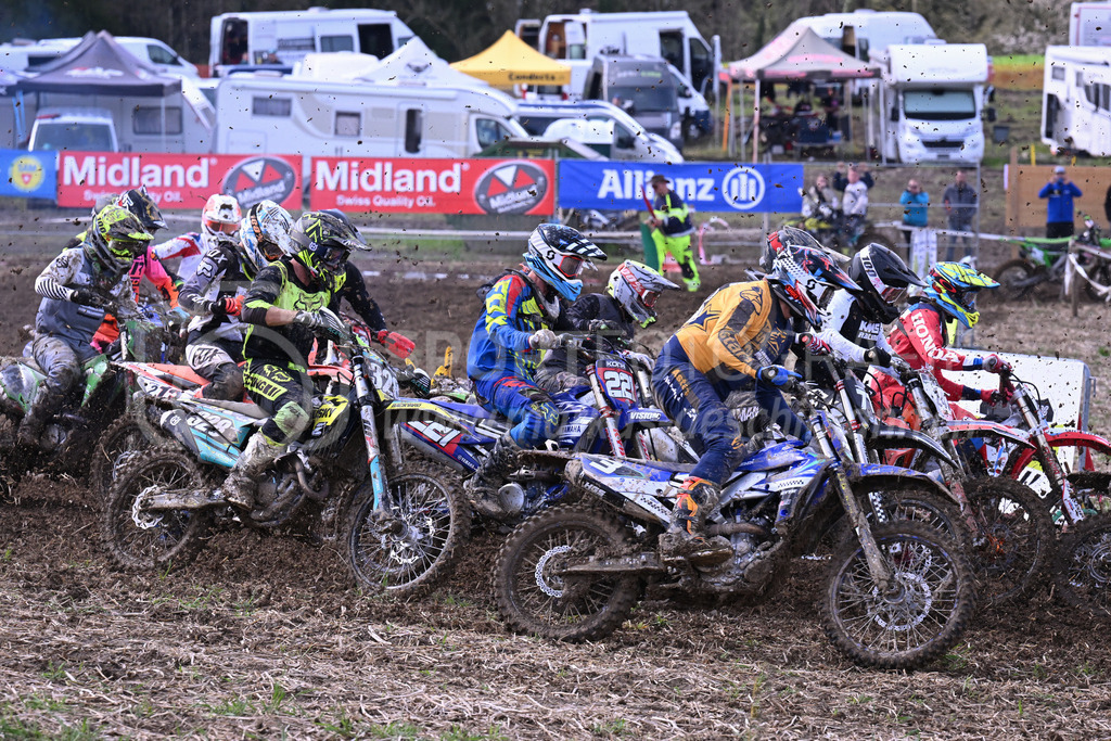 Motocross Schlatt bei Winterthur - 29. April 2023 | #328 Boeckle Marcel aus Meiningen (AT) auf Husqvarna, #221 Koch Raphael aus Effretikon (CH) auf Yamaha und #9 Badertscher Jonas aus Rudolfingen (CH) auf KTM in der Kategorie MX2 am Motocross Schlatt bei Winterthur, 29. April 2023.
Instagram: @mx_schlatt | @mc_wila | @sam_schweiz
Bild: Sportfotografie Markus Aeschimann | www.markus-aeschimann.ch - Realisiert mit Pictrs.com