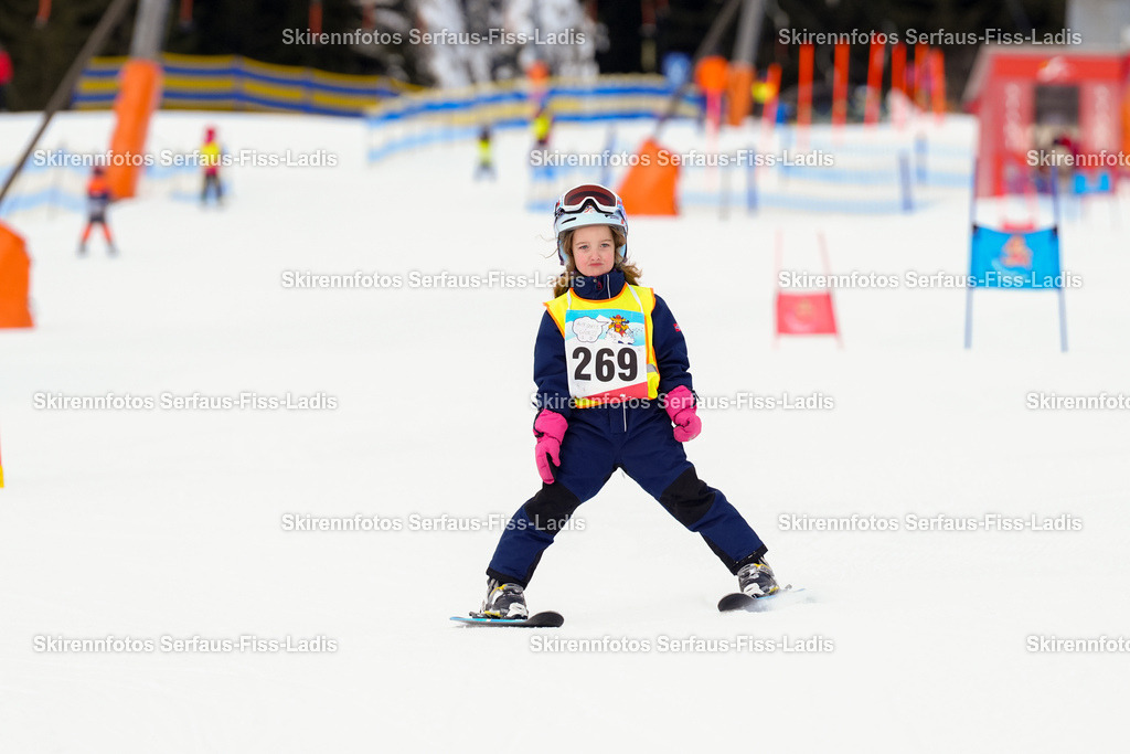 SRF_02.01.2026_0499 | Skirennfotos,Serfaus,Fiss,Ladis,Kinderskirennen,Winter,Tirol,Oberland,skirace,SFL,feelfree,weil wir's genießen,ski,Ski,skifahren,Sonnenplateau, - Realisiert mit Pictrs.com