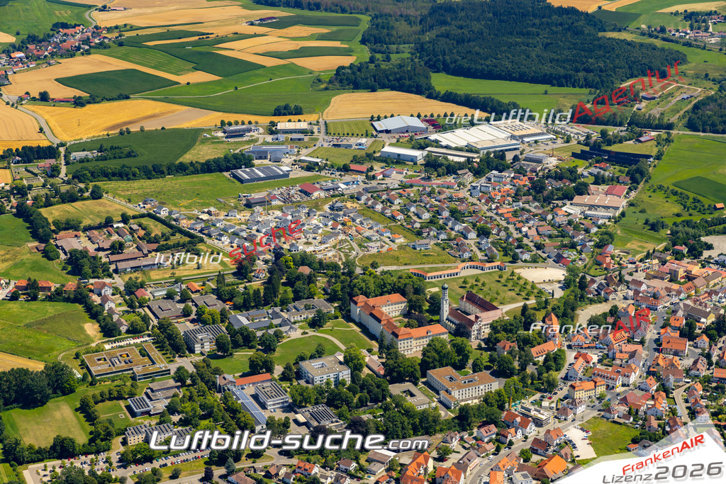 Aktuelles Luftbild von  Bad Schussenried - Die Luftaufnahme wurde 2022 mittels UL-Flugzeug erstellt ( keine Drohne ) - hochauflösende Kamera-Systeme von  Canon -Beste Qualität - Für grossformatige Ausdrucke geeignet. Die Geschenkidee !